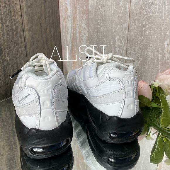🍃SALE🍃 Nike Air Max 95 SE Summit White W AUTHENTIC Size 7.5 AQ4138 102 - Picture 6 of 8